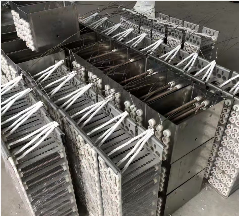 加热模组批量生产现场——不锈钢框体与陶瓷绝缘支撑